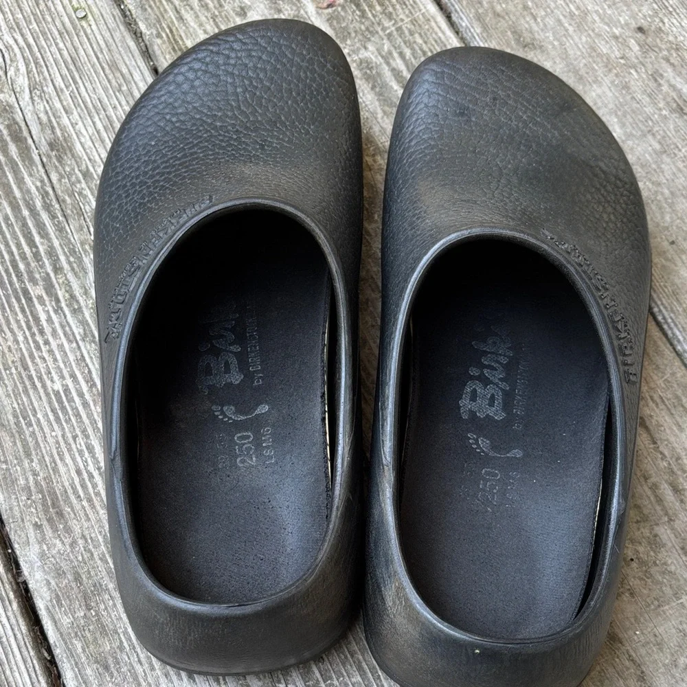 Birkenstock Textured Black Slip-On Clogs 39N L8M6 - Picture 5 of 11